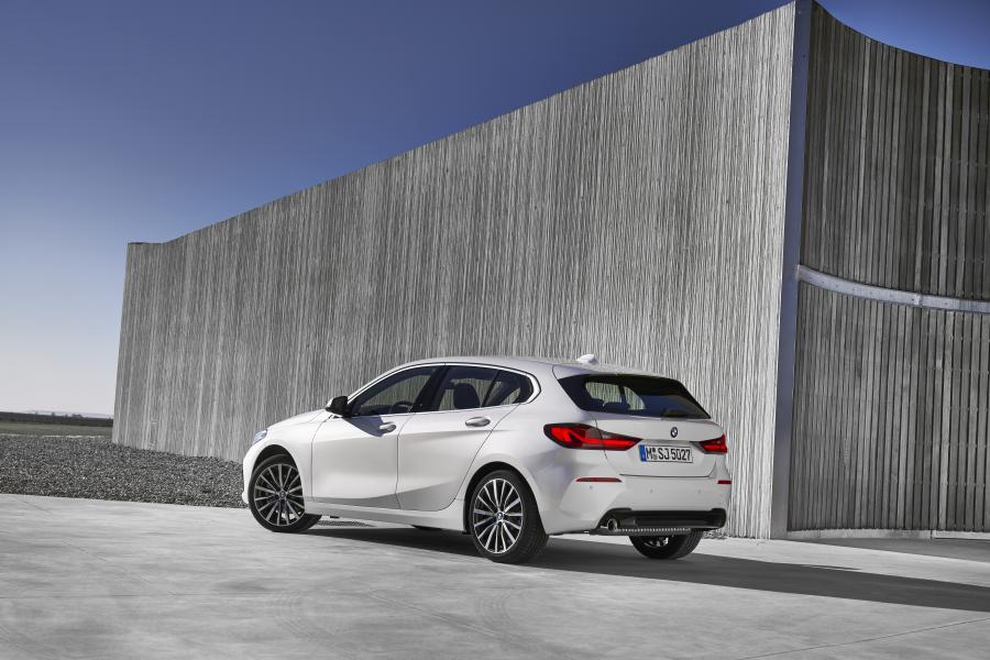  BMW 118i Sportline (F40) 2019 года  (WW) (фото 4 из 81)